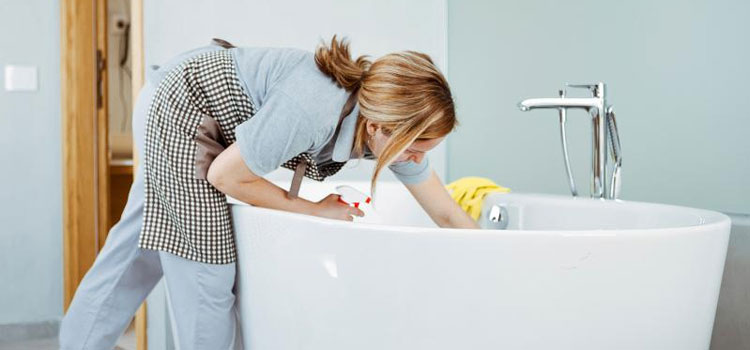 Residential Bathroom Cleaning in Belmont Central, Chicago